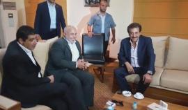 #فيديو اجتماع رئيس هيئة المعابر نظمى مهنا مع توفيق أبو نعيم مسؤول قوى الأمن الداخلي في القطاع تمهيدا لاستلام المعابر وفقا لاتفاق المصالحة