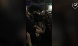 #شاهد قوات تتبع السلطة وعناصر أمنية بلباس مدين تعتدي على الفتيات خلال مظاهرة على دوار المنارة برام الله خرجت تطالب برفع العقوبات عن غزة . 
#ارفعوا_العقوبات