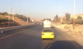 #بث_مباشر: أهالي مدينة #داريا ومعضمية الشام في طريقهم إلى #إدلب شمال #سوريا بعد تهجيرهم من قبل النظام