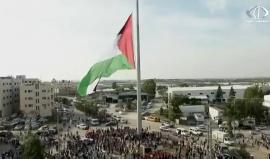 رفع العلم الفلسطيني على أعلى سارية في الوطن‎ ‎‏ - أمون الشيخ