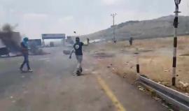 #فيديو اشتعال اطارات ومواجهات على حاجز حوارة جنوب نابلس
