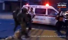 #شاهد كيف احتطفت قوات الاحتلال طفلاً من على دراجته خلال مواجهات في شارع القدس جنوب نابلس . 
تصوير بدر ابو نجم