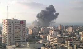 #مباشر.. طائرات الاحتلال تستهدف مبنى المسحال غربي غزة