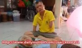 ما أجمل أن تكون إنسانا والأجمل أن تكون محسنا الى والديك