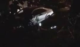 كاميرا ترصد نتنياهو اثناء خروجه من بيت محاميه ليلا اليلة في "رمات جان" حيث أنه يواجه تهم فساد