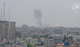 #شاهد لحظة استهداف الطائرات الحربية الإسرائيلية موقع أبو جراد التابع للمقاومة في جنوب #غزة