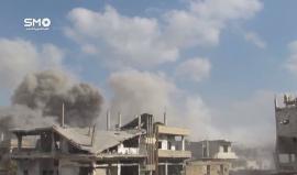 سوريا - درعا : طيران النظام المروحي يلقي بالبراميل المتفجرة على أحياء درعا البلد المحررة