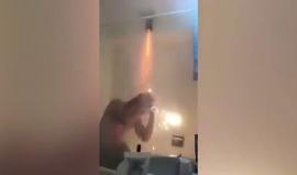 #شاهد شاب يستبدل الماء بالمفرقعات أثناء الاستحمام!

انتشر مقطع فيديو صادم على الانترنت، يُعتقد أنه قد صوّر في الصين، ظهر فيه شاب يستحم مستخدماً المفرقعات بدلا من المياه