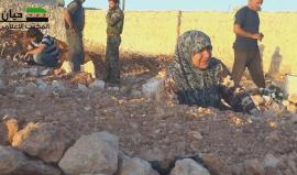 #شاهد .. أم سورية تزور قبر نجلها الذي فقده في قصف روسي على بلدة حيان شمال غرب #حلب . 

المكتب الإعلامي لبلدة #حيان