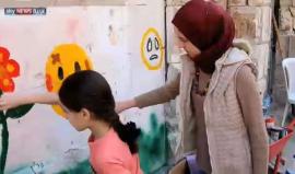 جدران حلب "ملونة"
تعمل مجموعة من الأطفال، في أحياء شرقي حلب على تلوين العربات، التي احترقت أو تحطمت، نتيجة القصف الذي تنفذه الطائرات السورية والروسية، على أحياء المدينة المحاصرة، وتلوين الجدران وبعض المباني المدمرة.

تصوير: أبو تيم الحلبي