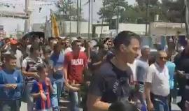 #شاهد | مسيرة تضامنية مع الاسرى المضربين عن الطعام باتجاه مخيم قلنديا شمال القدس المحتلة .