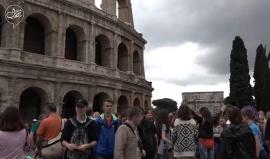 #شاهد وقفة في العاصمة الإيطالية روما رفضا لعقد سباق الدراجات " طواف إيطاليا" في الكيان الصهيوني، وشاركت فيه الإمارات والبحرين