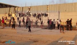 شاهد: الشباب الثائر يقتحم محيط معبر المنطار -كارني- شرق غزة خلال جمعة الوفاء للخان الأحمر