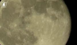 #شاهد
قمر ليلة 15 رمضان كما يظهر في سماء غزة .
تصوير محمود بدر