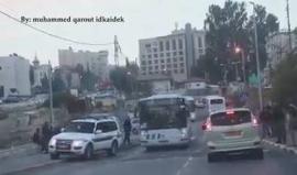 #فيديو قوات الاحتلال توقف الحافلات وتفتشها في حي الشيخ جراح بـ القدس المحتلة قبل قليل
