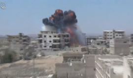 #عاجل مروحيات الأسد تلقي براميل تحتوي النابالم على الأحياء السكنية في مدينة #داريا واستنفار لطواقم الدفاع المدني لإخماد الحرائق