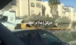 قوات الاحتلال توجه ناقلات جند إلى مستوطنة "بزغات زئيف" في القدس المحتلة .