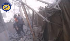 #شاهد إسعاف أطفال من تحت ركام الغارات الجوية في دوما بريف دمشق صباح اليوم