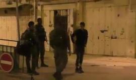 #شاهد
مشهد الاذلال اليومي الذي تمارسه قوات الاحتلال وسط الخليل
تصوير رائد أبو رميلة