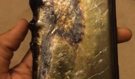 فيديو جديد لاشتعال هاتف "غالاكسي نوت 7" !

وكانت شركة سامسونغ للإلكترونيات أوصت عملاءها بالتوقف عن استخدام هذه الهواتف التي تقوم الشركة بجمعها من الأسواق بسبب أعطال تتسبب في اشتعال بطارياتها، في حين حظرت شركات طيران كبرى حول العالم استخدام هذا الهاتف أثنا