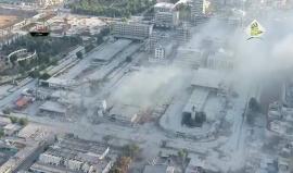 #شاهد| #سوريا: صور تظهر عملية تفجير مبنى  لقوات النظام الأسد وسط #حلب.. والفصائل تعلن مقتل أكثر من 30