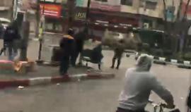 #مباشر مواجهات بين الشبان وقوات الاحتلال في عدة مناطق وسط الخليل 
تصوير عامر أبو عرفة