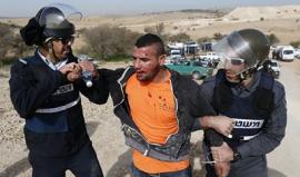 استمرار المواجهات بين قوات الاحتلال الخاصة وأهالي قرية أم الحيران في النقب المحتل