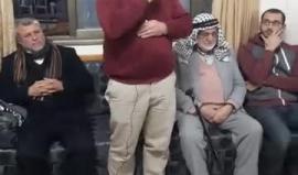 #شاهد كلمة وزير الأسرى السابق وصفي قبها في منزل الشهيد أحمد نصر جرار والذي ذهب إليه فور الافراج عنه من سجون الاحتلال