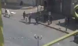 #شاهد .. قوات السلطة تطلق النار على متظاهرين في دوار الشهداء وسط نابلس خرجوا تنديدا بقتل عناصر أمن السلطة للمواطن أحمد حلاوة بعد اعتقاله داخل سجن جنيد .