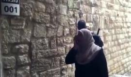 #شاهد الشرطي الذي أصيب بعملية الطعن اليوم، صاحب سجل أسود بالاعتداء على المرابطات بالأقصى