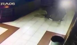 #فيديو احباط محاولة سرقة صراف آلي يتبع للبنك الاسلامي في بيت لحم