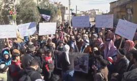 مظاهرة لأهالي دوما  نادت بإسقاط النظام و توحد الفصائل نصرة لوادي بردى في جمعة أطلق عليها ناشطو الثورة  #خاين_يلي_بيقتل_ثائر