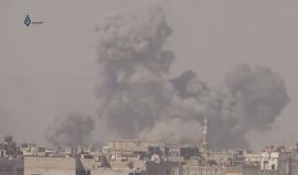 الطيران الروسي يقصف قبل قليل بلدة عين ترما وحي جوبر المحاصر في دمشق