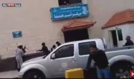 مقتل 5 من عناصر الأمن الاردني في الكرك 
 
قتل خمسة من قوات الأمن الأردنية في مدينة الكرك، الأحد، وأصيب تسعة آخرون في هجوم شنه مسلحون على مركز أمني ودوريات شرطة في الكرك جنوب الأردن، بحسب مصدر أمني.

وتحصن بعض المسلحين بقلعة المدينة الواقعة جنوب العاصمة عم