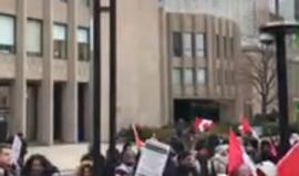 #شاهد #مباشر مظاهرة في مدينة تورانتو أوترايو الكندية نصرة للقدس ورفضا لإعلانها من قبل ترامب عاصمة للكيان الإسرائيلي. #القدس_عاصمة_فلسطين
#تصوير علي نعيم المعطي