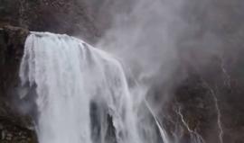 #شاهد الشلالات في مواجهة الرياح القوية بـ كرواتيا