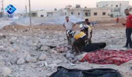 الجثث متناثرة بين الركام .. والأطفال الضحايا الأكثر 
مشاهد قاسية لمجزرة بقصف على بلدة أورم الكبرى بريف #حلب راح ضحيتها أكثر من 20 شخصاً