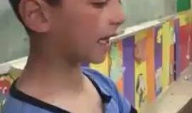 #شاهد طفل فلسطيني يبكي الأسرى خلال إلقائه قصيدة شعرية نصرة لهم

#إضراب_الكرامة
