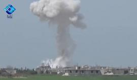 لحظة القصف بالصواريخ المظلية على قرى وبلدات ريف حماة الشمالي

وكالة ثقة