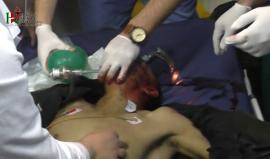 لحظة اطلاق جنود الاحتلال الرصاص الحي تجاه الشاب محمد زين الجعبري " 24 عاما" من مدينة الخليل، ونقله للمستشفى وإعلان الاطباء عن استشهاده متأثرا بجراحه بالصدر والوجه . 
تصوير الناشط  عارف جابر