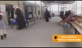 معاناة أهالي الأسرى أثناء انتظارهم للسماح لهم بلقاء أبنهم المعتقلين في سجن