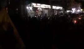 انطلاق مسيرة تضامنية مع الأسرى المضربين عن الطعام في مخيم قلنديا شمال القدس المحتلة.