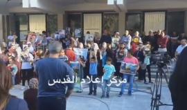 من وقفة أهالي الأسرى أمام مقر الصليب الأحمر بالقدس المحتلة
