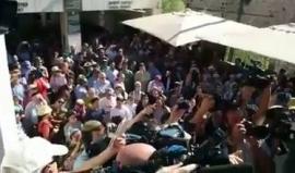 #شاهد عائلة المستوطنة الصهيونية التي قتلت في خارصينا في كريات أربع بالخليل على يد الشهيد محمد طرايرة تحيي ذكرى مقتلها عند المسجد الأقصى المبارك 

يُشار الى أن المستوطنة التي قتلت هي وعائلتها من مقتحمي الأقصى