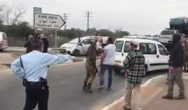 #فيديو مستوطنون يحتجون في محيط عملية الطعن التي قتل فيها مستوطن قرب مستوطنة "ارئيل" في سلفيت