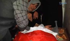 ماذا قالت له الدته ؟ 
#شاهد  تشييع جثمان الشهيد إبراهيم صلاح أبو شعر (17عاما) في رفح الذي ارتقى برصاص الاحتلال أثناء مشاركته في #مسيرات_العودة_الكبرى شرق رفح.