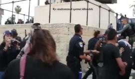 #شاهد اعتداء الاحتلال على الصحفيين والفتيات عند باب العامود وسط القدس المحتلة
 تصوير:محمد قاروط ادكيدك