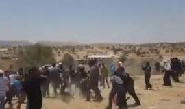 مواجهات مع قوات الاحتلال التي اقتحمت قرية ام الحيران في النقب المحتل بهدف هدم بيوت فلسطينية .