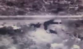 #شاهد مواقع عبرية تنشر فيديو لحظة اندلاع حريق قرب مستوطنة آرائيل شمال الضفة الغربية وتقول أن ٣ شبان القوا زجاجة حارقة في المكان وانسحبوا منه.