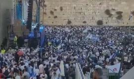 #عاجل #شاهد عشرات الآلاف من المستوطنين اليهود يتدفقون إلى حائط البراق غربي الأقصى المبارك للاحتفال بالذكرى الـ 50 لاحتلال الشطر الشرقي من القدس .